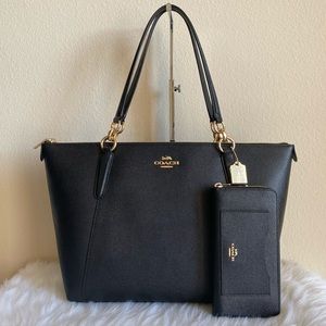 Coach purse and wallet set